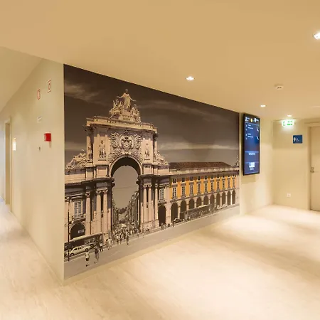 Готель Melia Aeroporto 4*