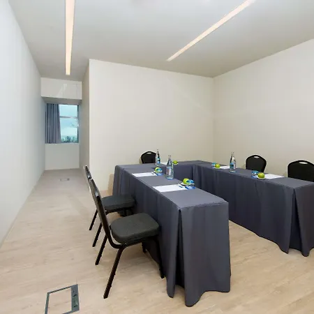 Готель Melia Aeroporto 4*