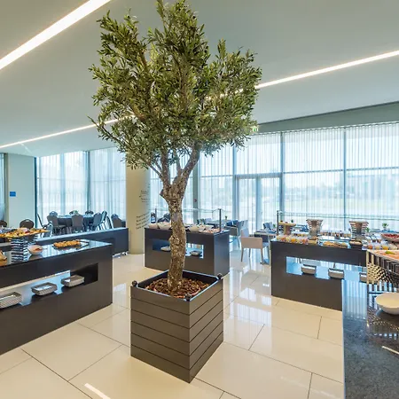 Готель Melia Aeroporto Лісабон