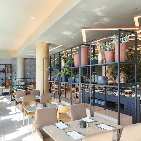 Готель Melia Aeroporto 4*