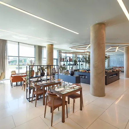Готель Melia Aeroporto Лісабон