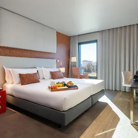 Готель Melia Aeroporto 4*