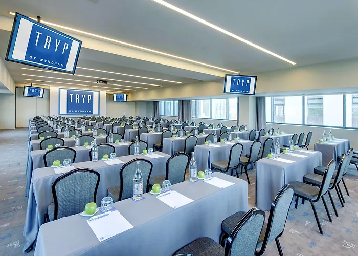 Готель Melia Aeroporto 4*