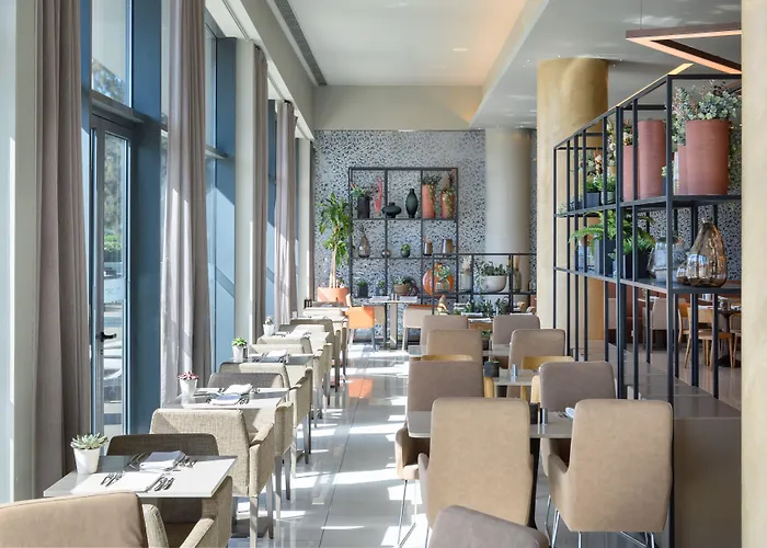 Melia Aeroporto Готель